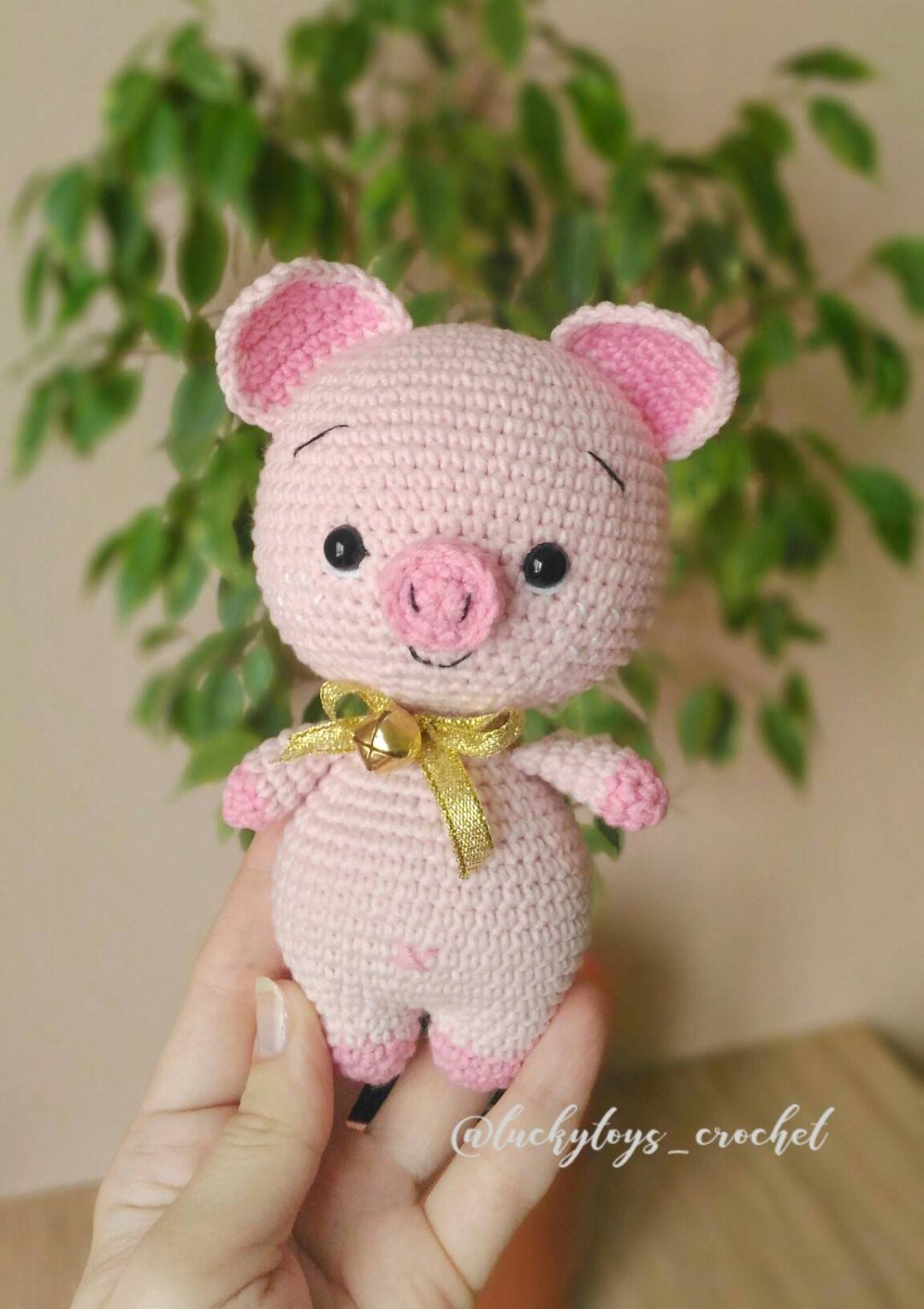 Crochet pig amigurumi pattern