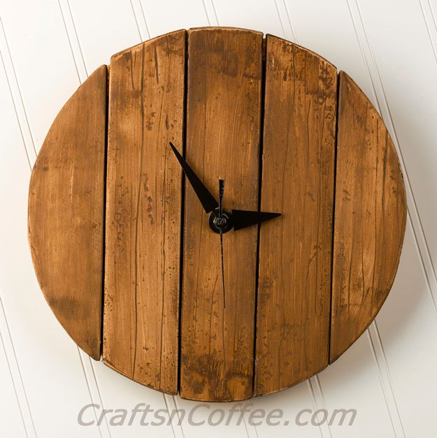 Rustic wood pallet clock diy