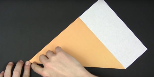 как сделать снежинки из бумаги: вырежьте квадрат