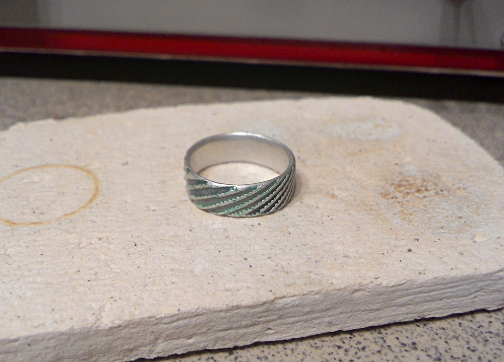 Как сделать из серебряной глины широкое кольцо с рельефом, фото № 40