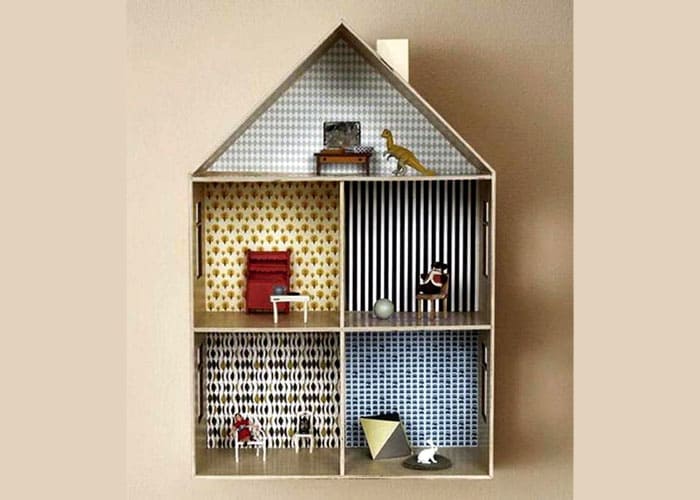 Упрощённые модели домиков в разрезе удобны для игры небольшими куколками. Каждая комната может быть оклеена разными кусками бумаги или обоев, так получится полноценный дом