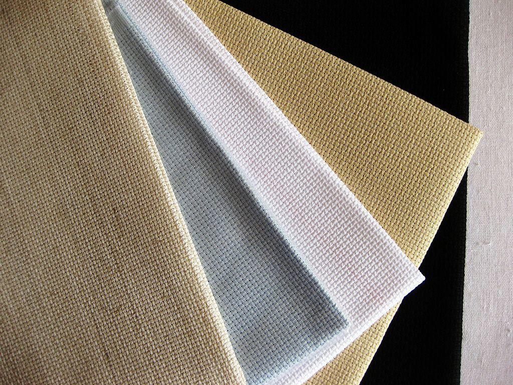 Ткань для вышивания может быть разнообразна как по своей фактуре, так и по составу