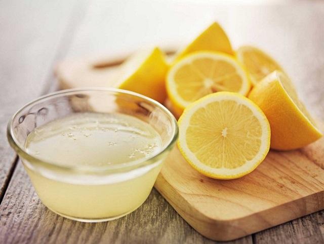 лимонный сок и лимоны