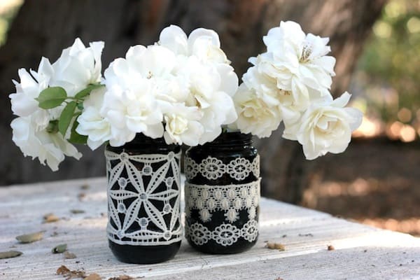 Decorate a vase with lace