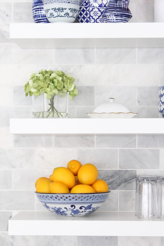 How to install floating shelves in the kitchen
