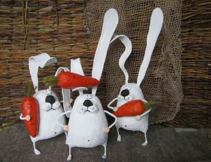 Декоративные фигурки зайцев из папье-паше для декорирования интерьера